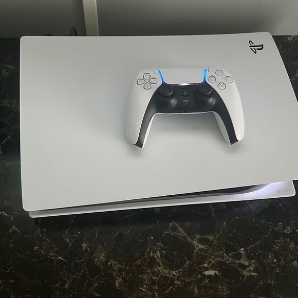 I don’t play the game i just got it just because. everything works perfectly.